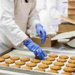 Se requiere personal para empacar galletas
