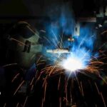 Se requiere soldadores de arco de núcleo fundente